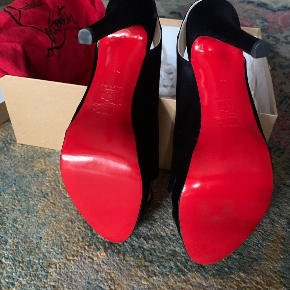 Louboutin Very Croise CrepeSatin CrossToe Platform - Picture 3 of 5